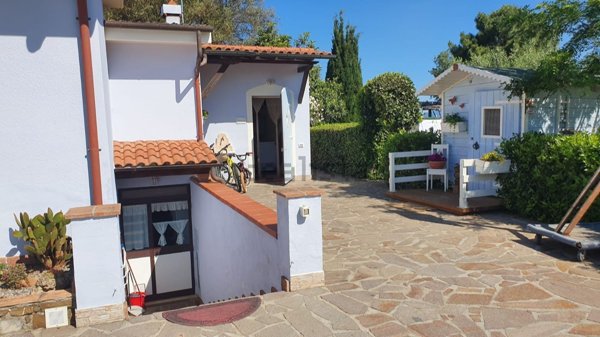 casa indipendente in vendita a Scarlino in zona Puntone