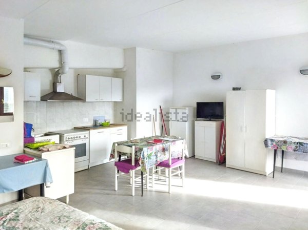 locale commerciale in vendita a Scarlino in zona Imposto