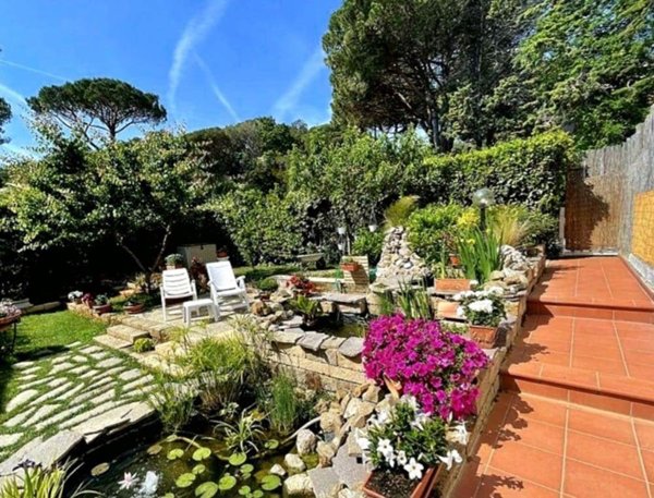 casa indipendente in vendita a Scarlino in zona Puntone