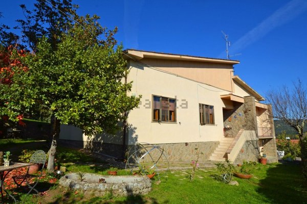 casa indipendente in vendita a Seggiano