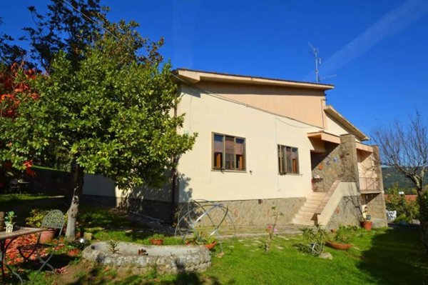 casa indipendente in vendita a Seggiano