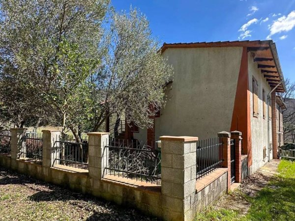 casa indipendente in vendita a Seggiano