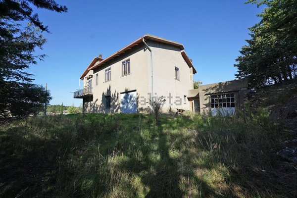casa indipendente in vendita a Seggiano