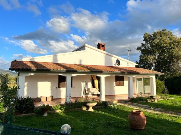 casa indipendente in vendita a Sorano in zona Sovana