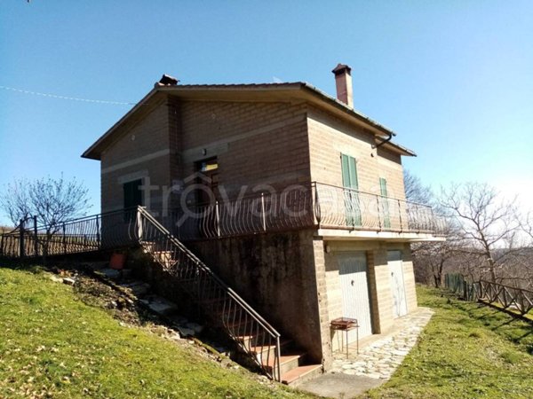 casa indipendente in vendita a Sorano in zona Montevitozzo