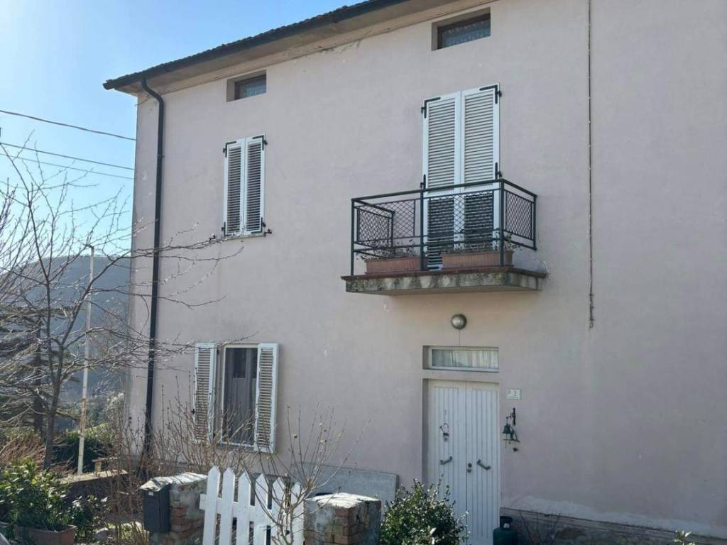 casa indipendente in vendita a Sorano
