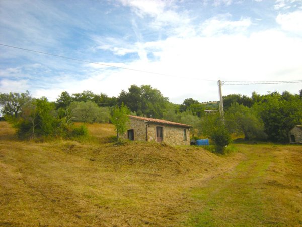 terreno edificabile in vendita a Sorano in zona Sovana