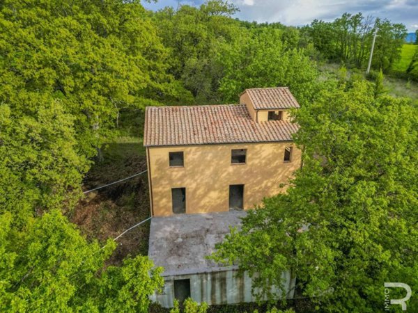 casa indipendente in vendita a Sorano