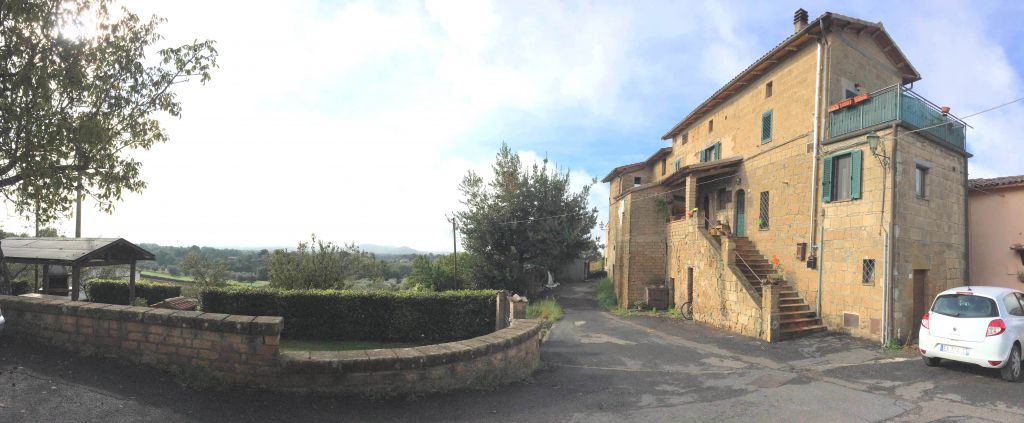 esavano in vendita a Sorano