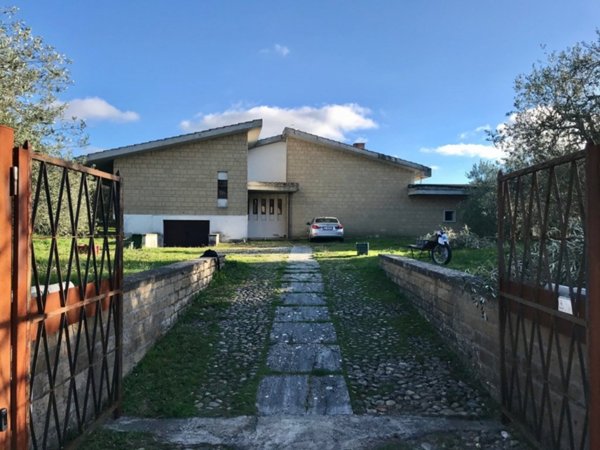 casa indipendente in vendita a Sorano