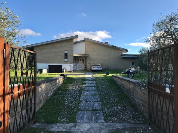 casa indipendente in vendita a Sorano