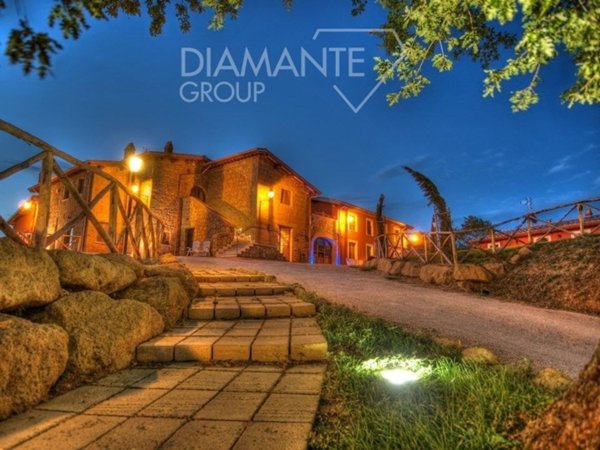 casa indipendente in vendita a Sorano