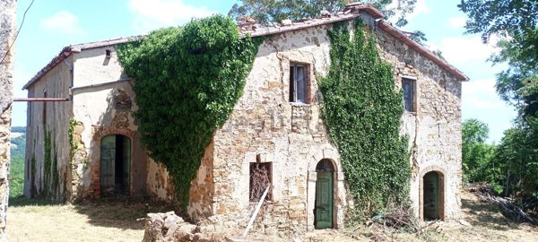 casa indipendente in vendita a Sorano