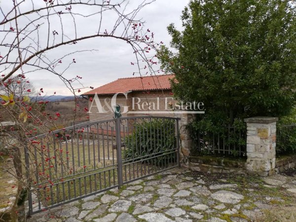 casa indipendente in vendita a Sorano in zona Montevitozzo