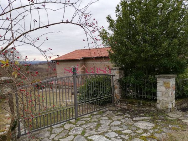 casa indipendente in vendita a Sorano in zona Montevitozzo