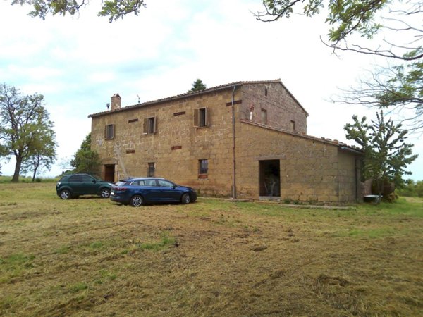 casa indipendente in vendita a Sorano