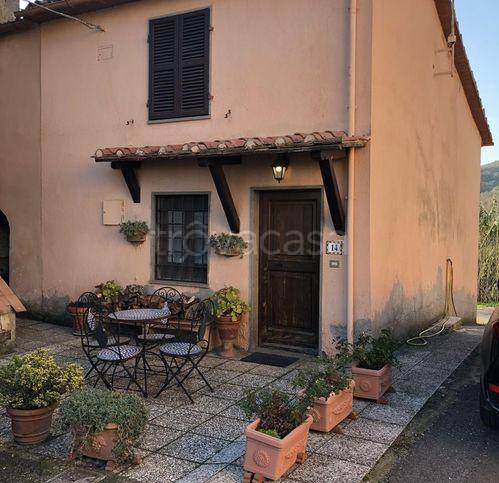 casa indipendente in vendita a Sorano
