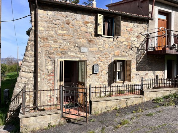 casa indipendente in vendita a Sorano