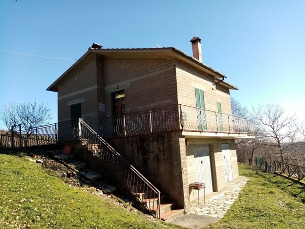 quadrivano in vendita a Sorano in zona Montevitozzo