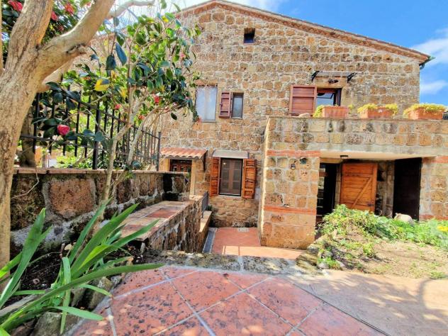 casa indipendente in vendita a Sorano in zona Sovana