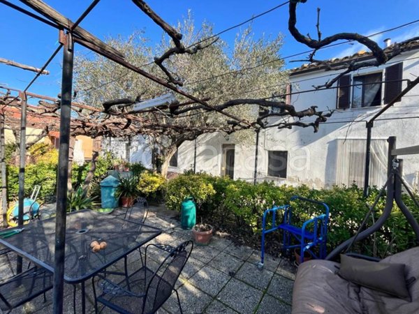 casa indipendente in vendita a Sorano in zona Montebuono