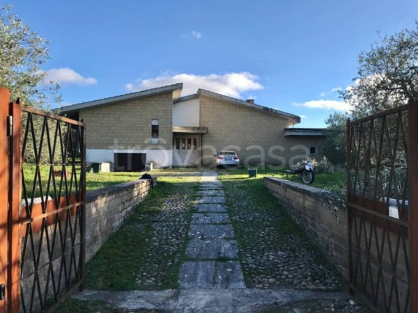 casa indipendente in vendita a Sorano