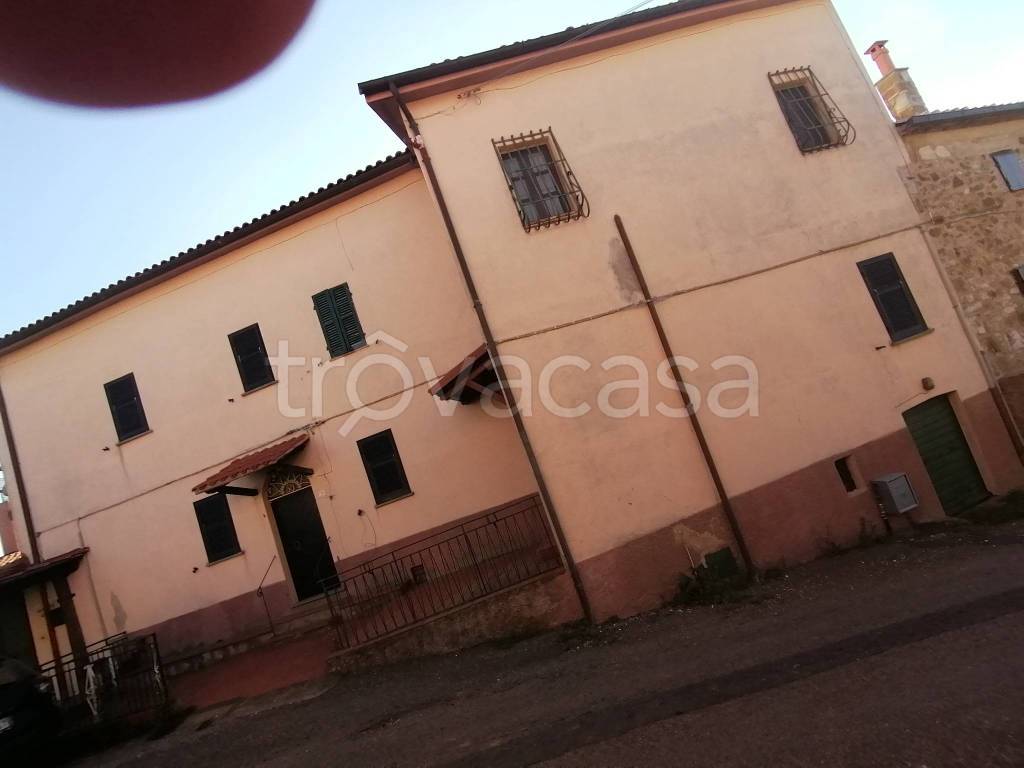 casa indipendente in vendita a Sorano