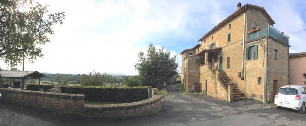 casa indipendente in vendita a Sorano