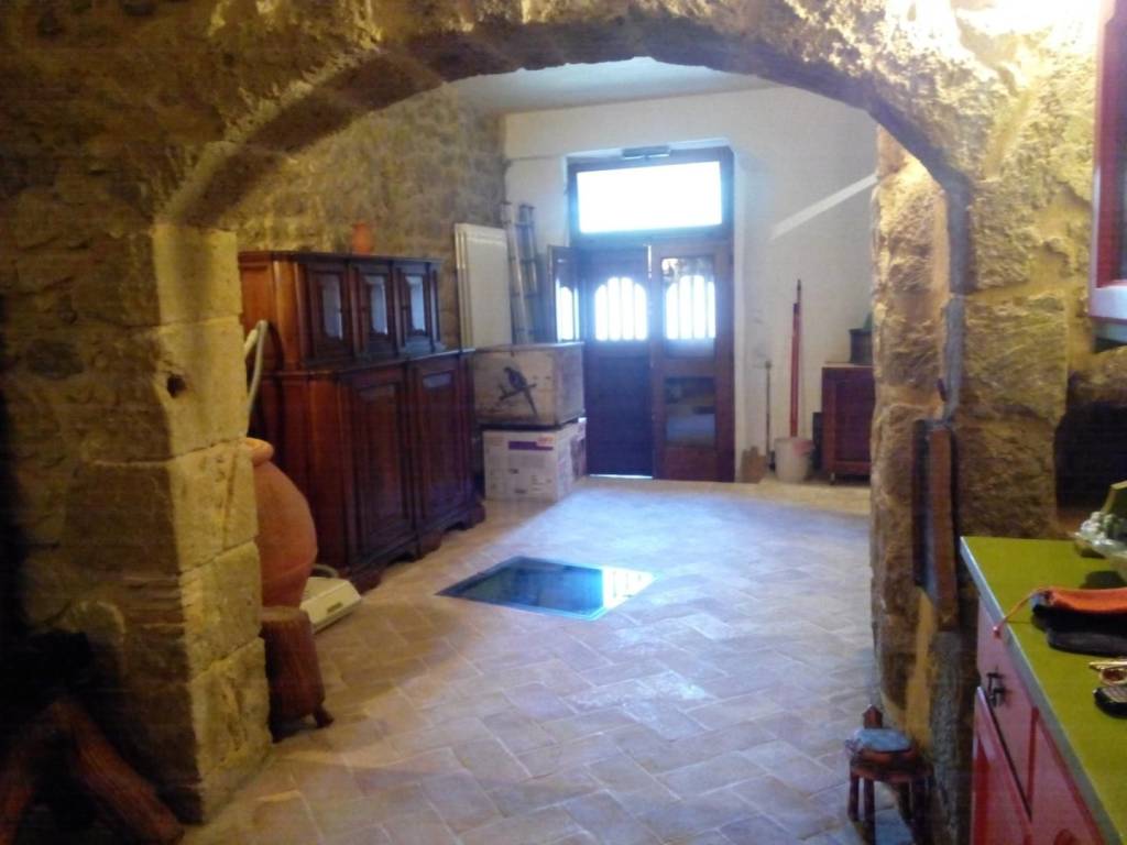 casa indipendente in vendita a Sorano in zona Sovana
