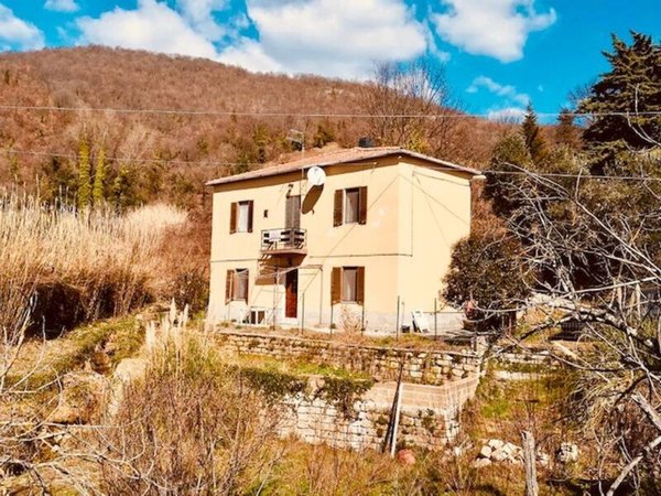 casa indipendente in vendita a Sorano in zona Elmo