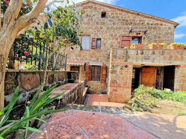 appartamento in vendita a Sorano in zona Sovana