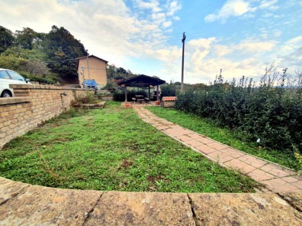 casa indipendente in vendita a Sorano in zona Sovana