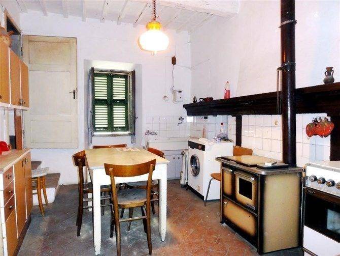 intera palazzina in vendita a Sorano in zona Montorio