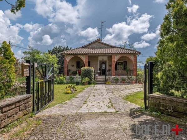 casa indipendente in vendita a Sorano in zona Elmo