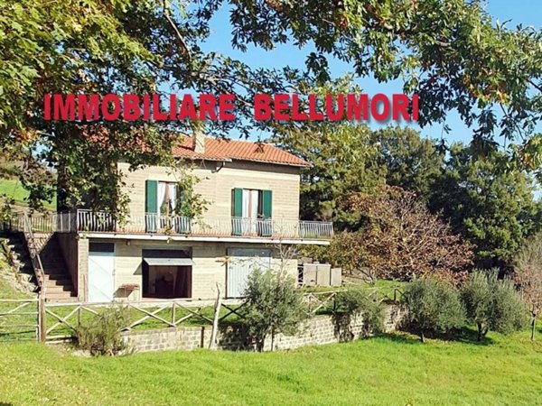 casa indipendente in vendita a Sorano