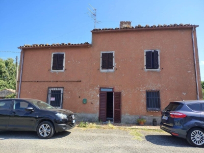 casa indipendente in vendita a Sorano