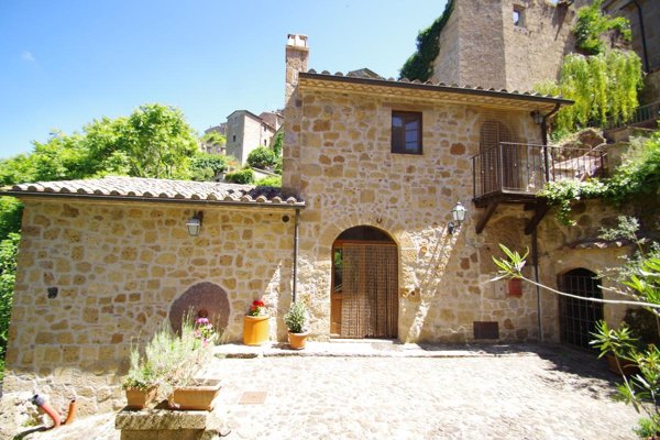 casa indipendente in vendita a Sorano