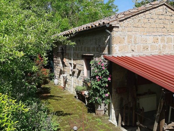 casale in vendita a Sorano in zona San Giovanni delle Contee
