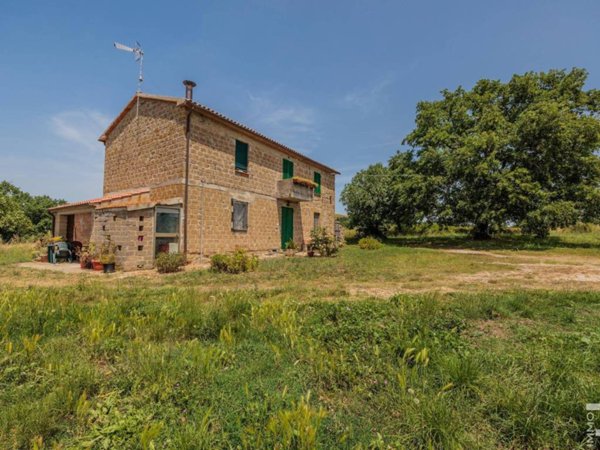 casa indipendente in vendita a Sorano
