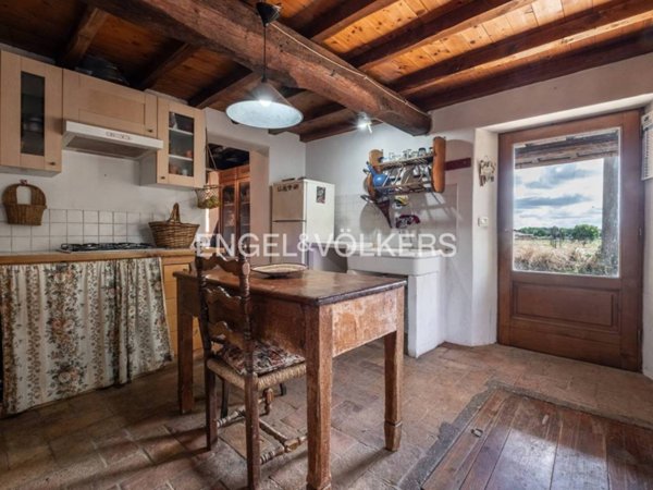 casa indipendente in vendita a Sorano