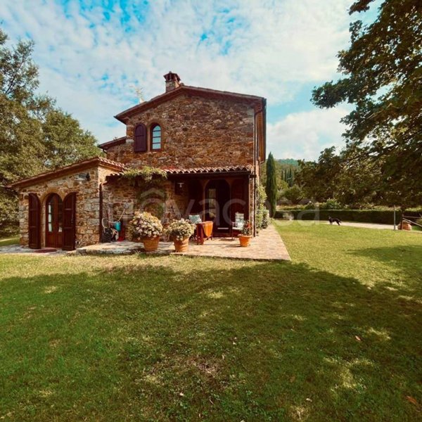 casa indipendente in vendita a Sorano in zona Montebuono