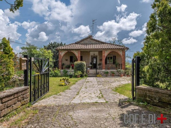 casa indipendente in vendita a Sorano in zona Elmo