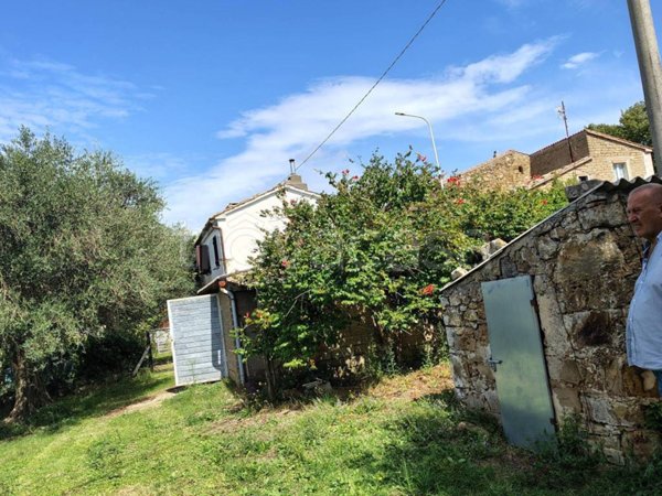 casa indipendente in vendita a Sorano in zona Montebuono