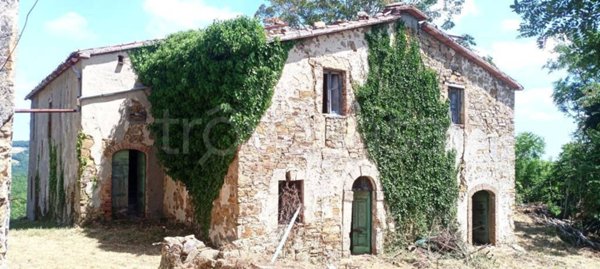 casa indipendente in vendita a Sorano