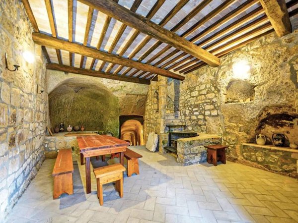 casa indipendente in vendita a Sorano