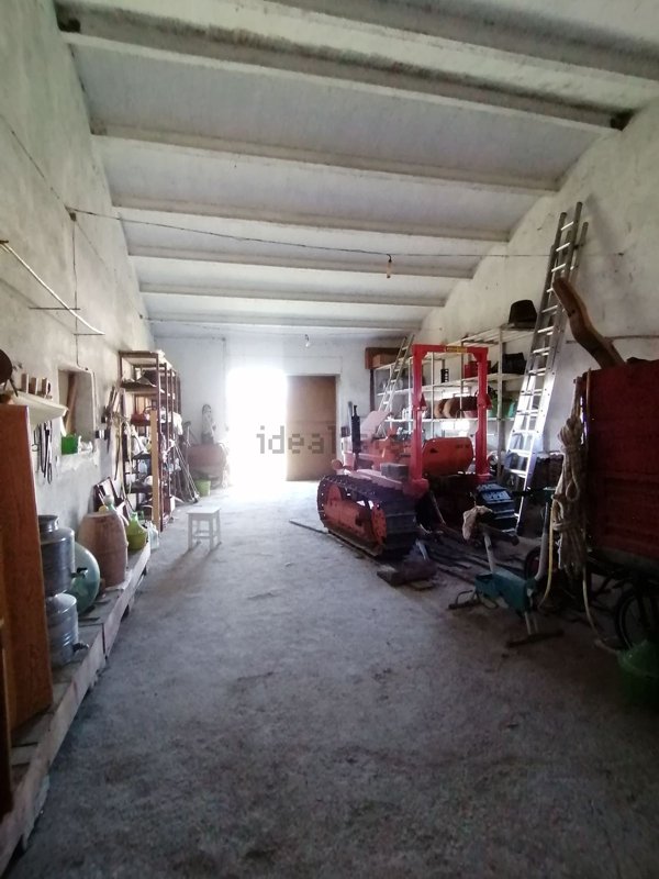 locale di sgombero in vendita a Sorano in zona Sovana