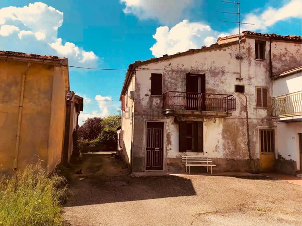 casa indipendente in vendita a Sorano in zona Montebuono