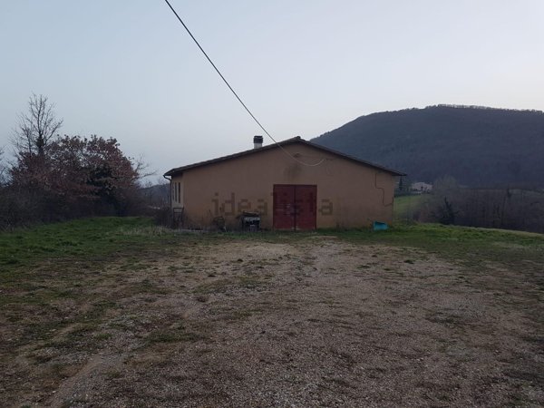 casa indipendente in vendita a Sorano in zona Montevitozzo