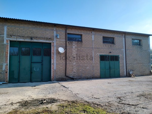 locale commerciale in vendita a Sorano in zona San Quirico