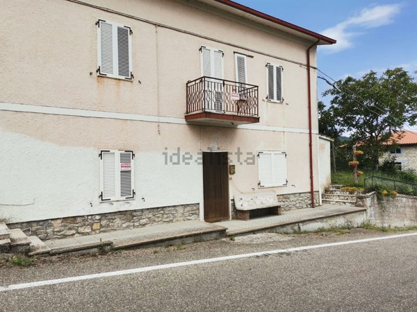 casa indipendente in vendita a Sorano in zona Montevitozzo